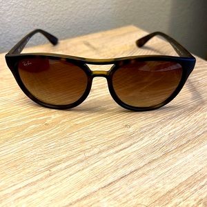 New Ray Bans “Brad” RB4170 sunglasses w/ case